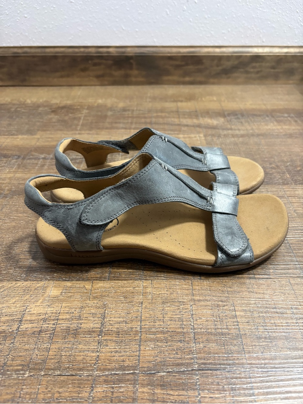 Taos Footwear Grey Leather Casual Sandals